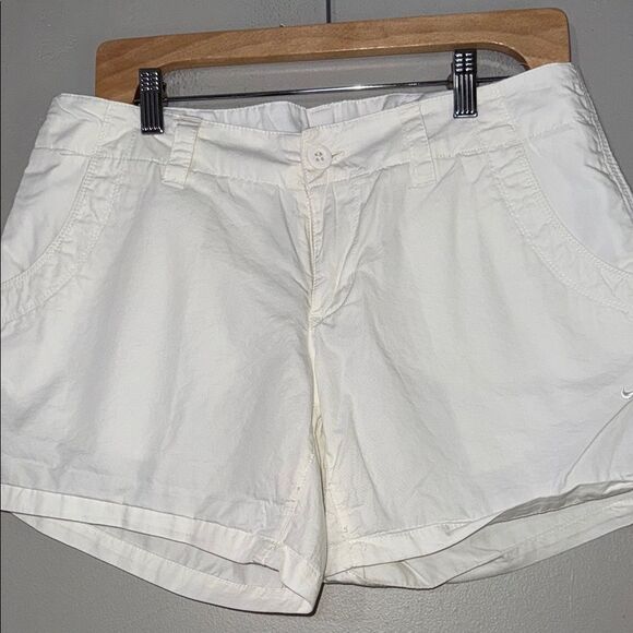 Nike White Athletic Shorts for Active Performance - Picture 4 of 8